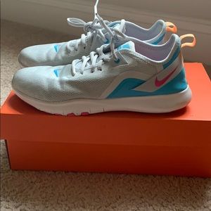 EUC women’s Nike Flex Trainer 9
